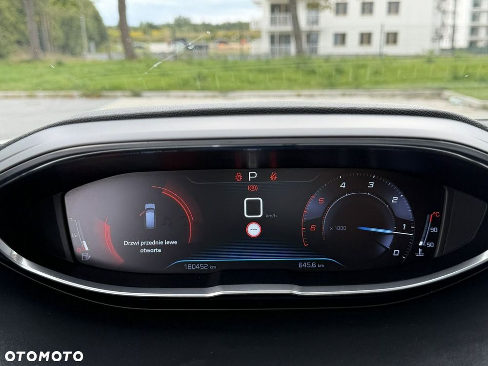 Peugeot 3008 1.6 BlueHDi Allure S&S EAT6 - 28
