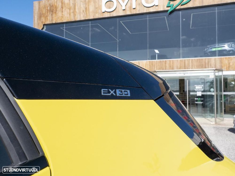 Volvo EX30 Single Motor Extended Range RWD Plus - 12