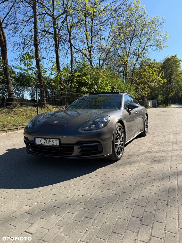 Porsche Panamera 4 - 3