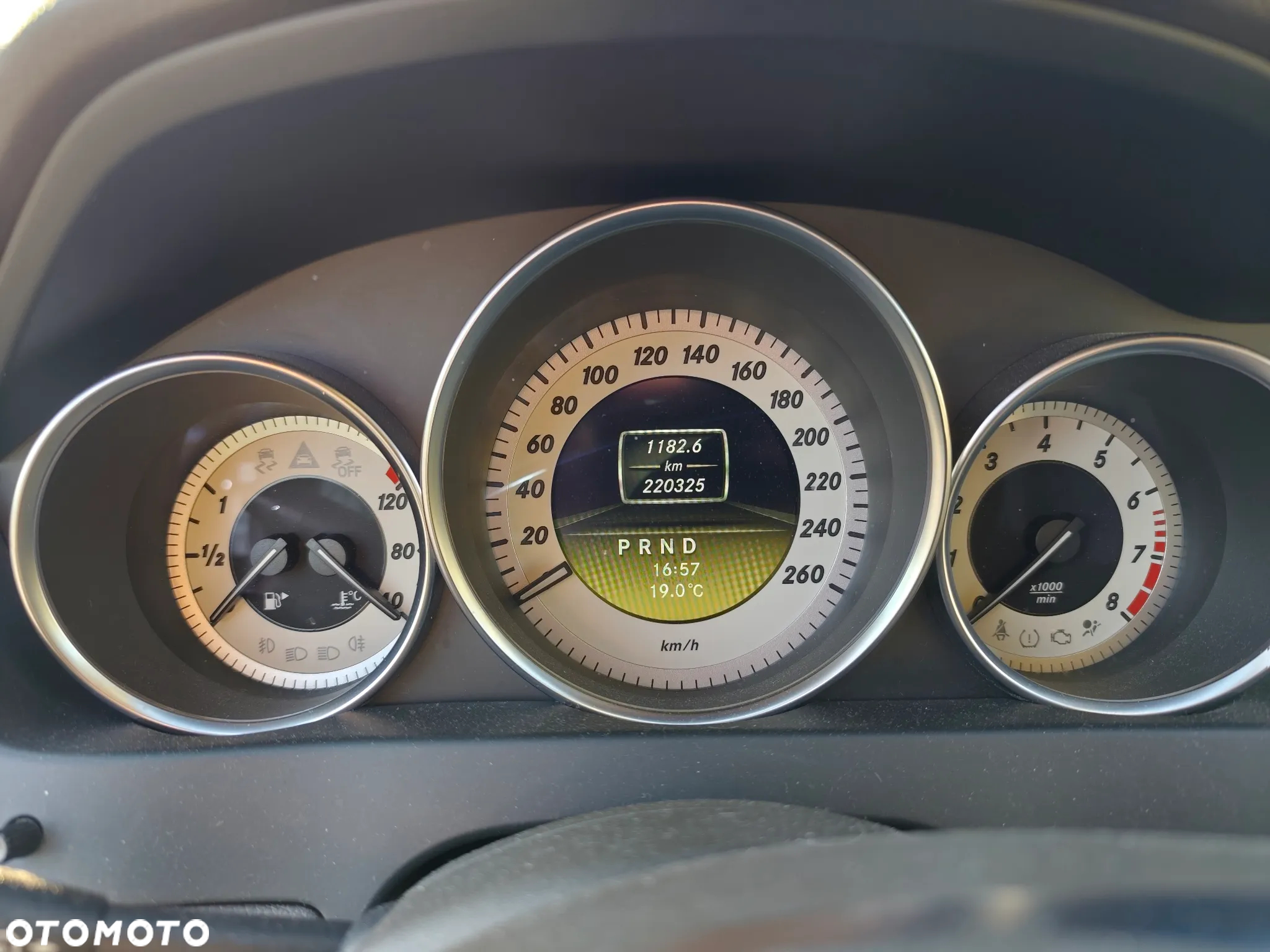 Mercedes-Benz Klasa C 200 T CGI Automatik BlueEFFICIENCY Avantgarde - 9