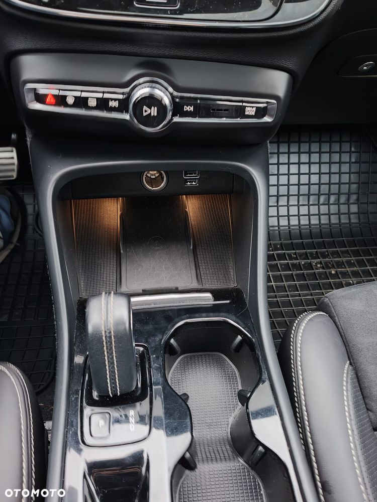 Volvo XC 40 T5 AWD R-Design - 17