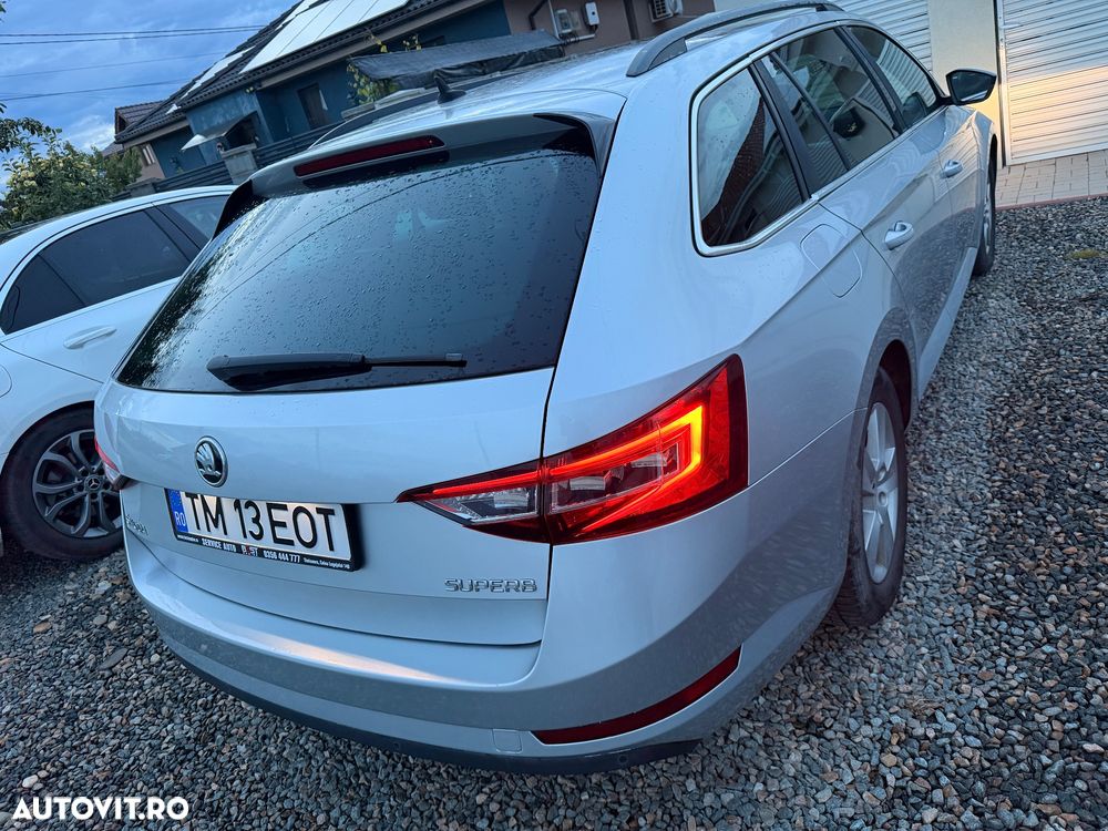 Skoda Superb 2.0 TDI DSG Ambition - 2