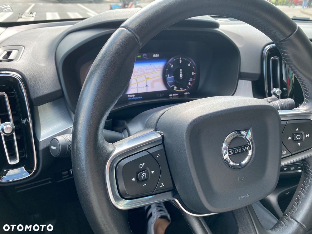Volvo XC 40 D4 AWD Momentum Pro - 22
