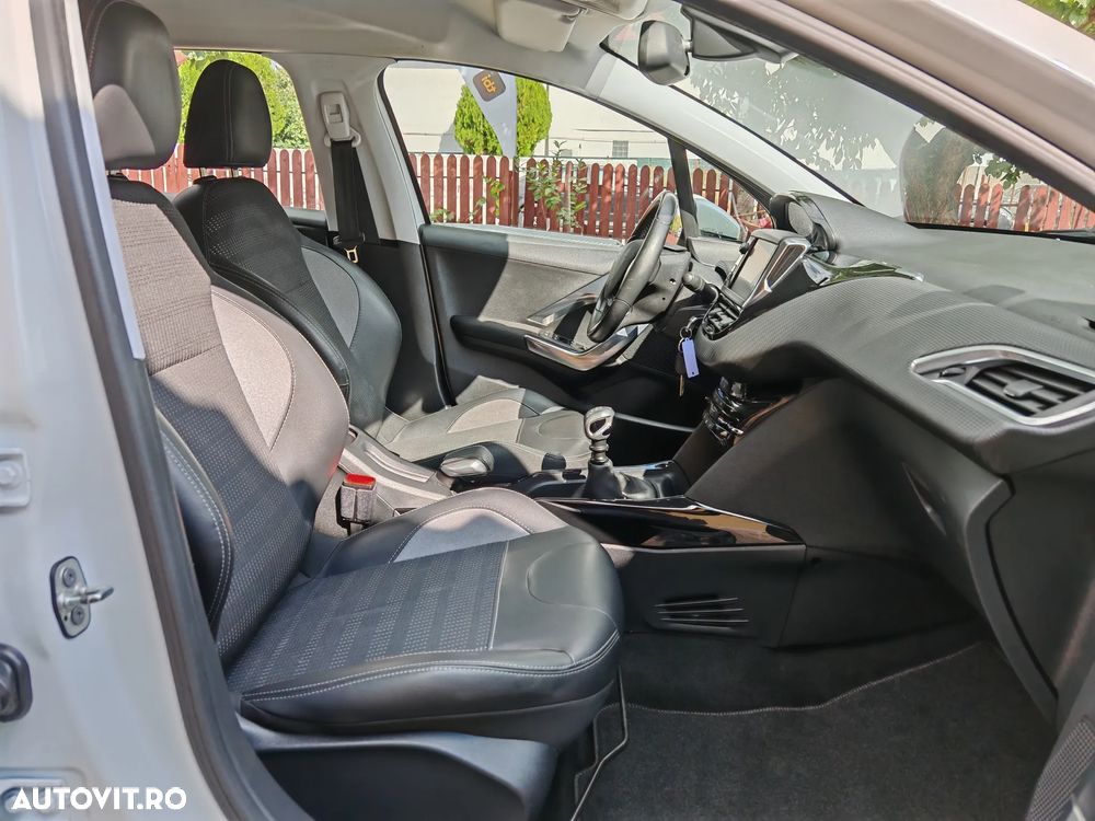 Peugeot 2008 1.2 L PureTech STT Allure - 18