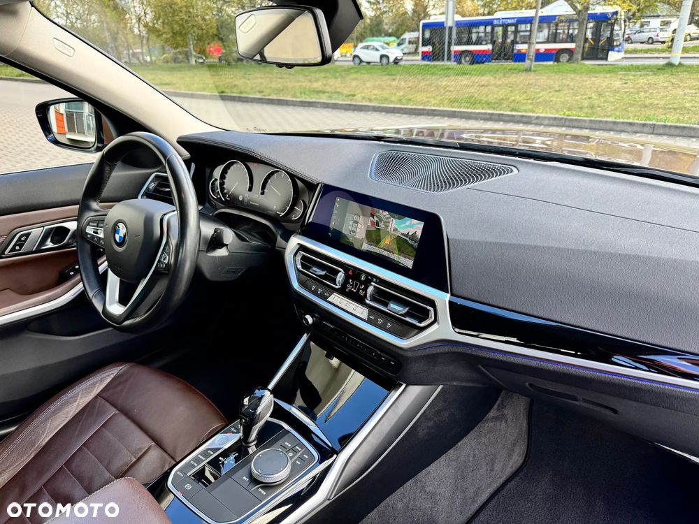 BMW Seria 3 320i Luxury Line sport - 16