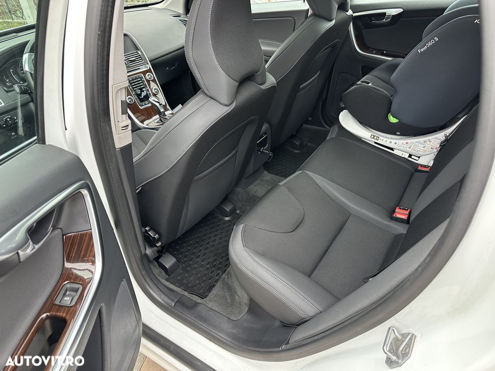 Volvo XC 60 D4 AWD Geartronic Summum - 9