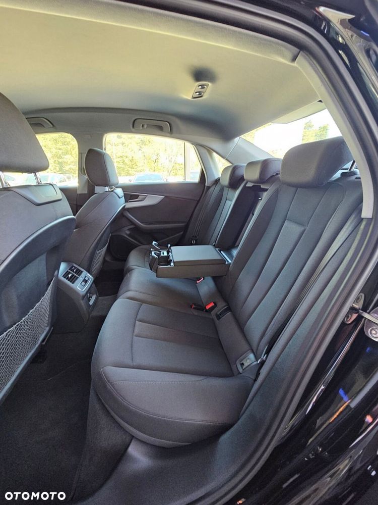 Audi A4 Limousine - 32