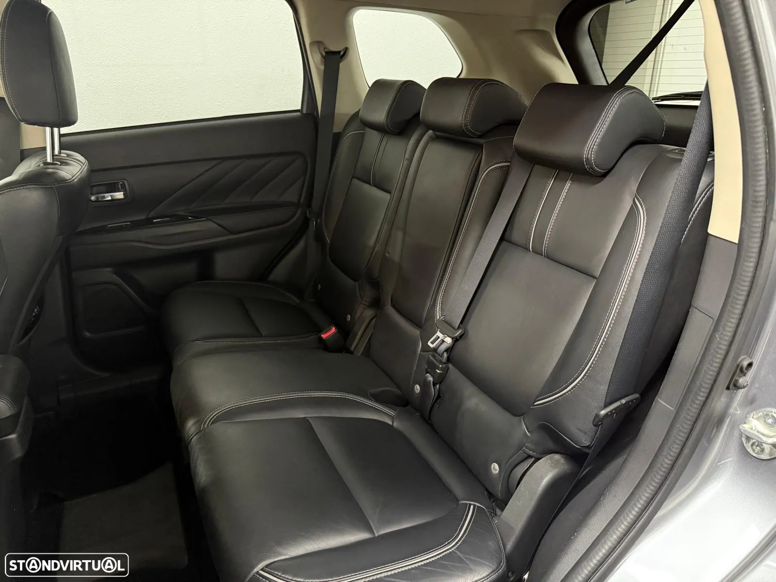 Mitsubishi Outlander 2.0 PHEV Instyle - 39