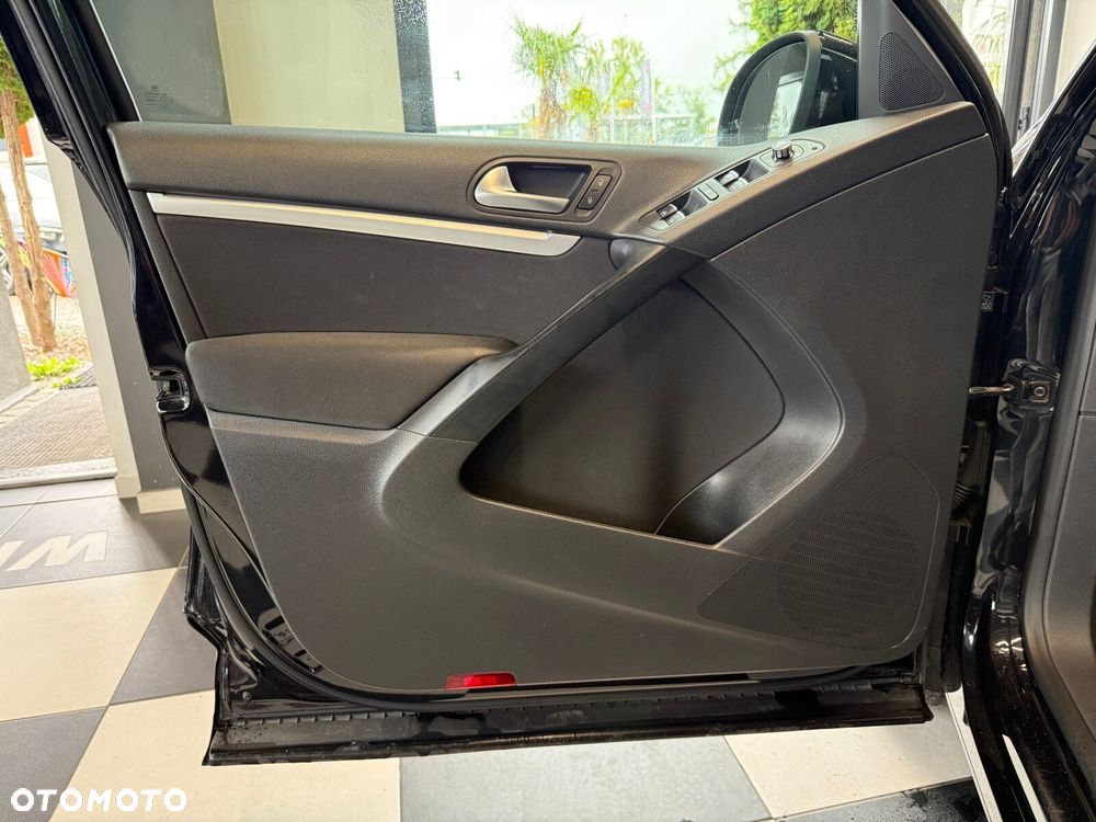 Volkswagen Tiguan - 16