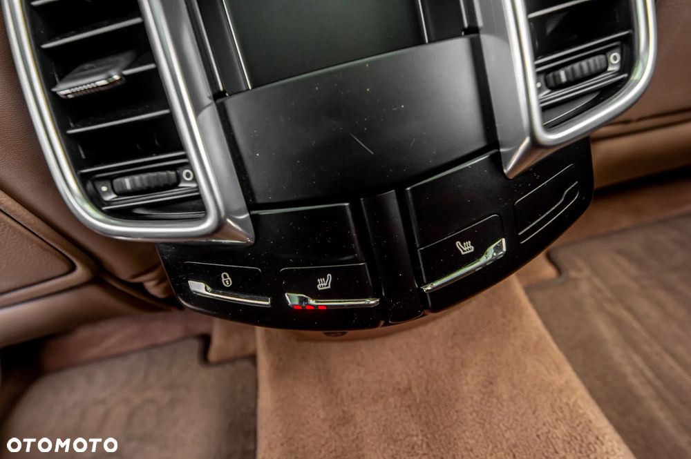 Porsche Cayenne S - 35
