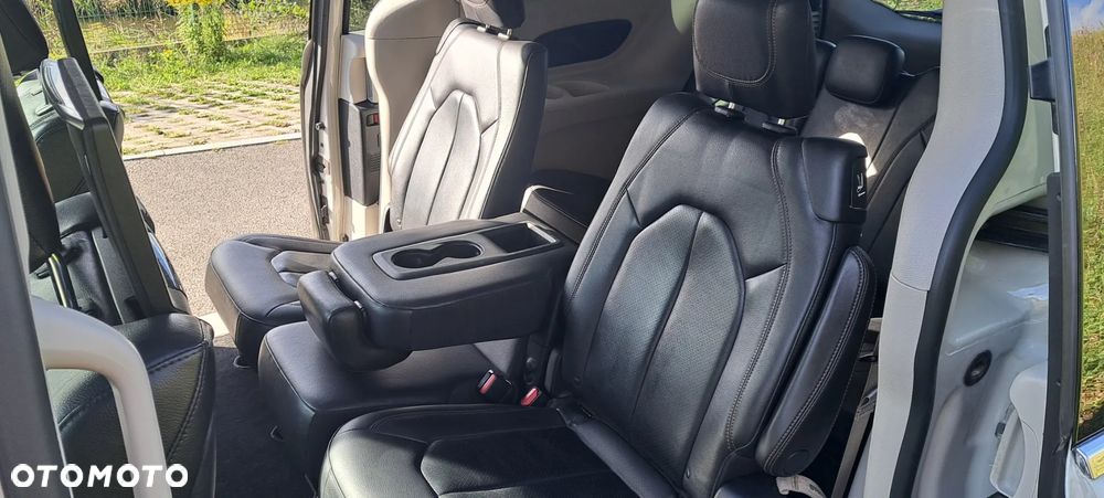 Chrysler Pacifica - 18
