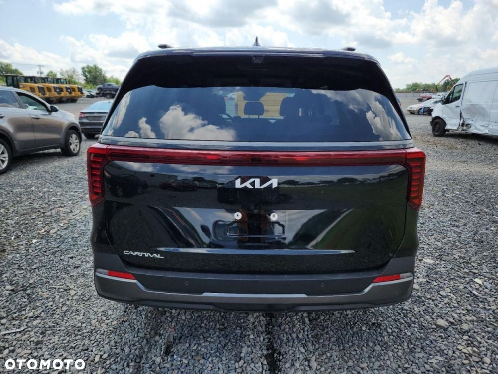 Kia Carnival - 5