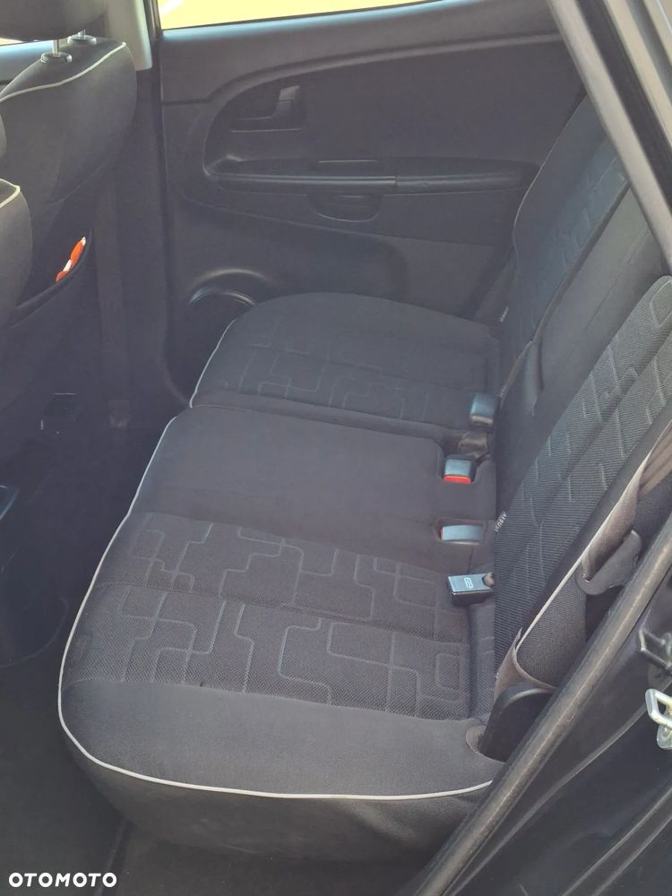 Kia Venga - 21