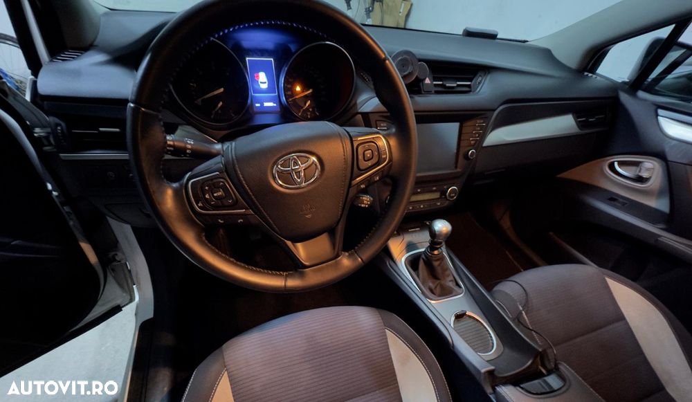 Toyota Avensis 2.0 D-4D Elegance - 5