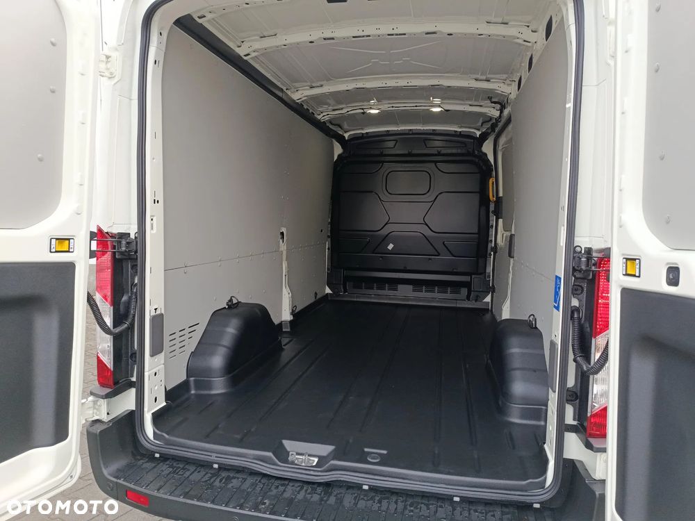 Ford Transit Van - 5