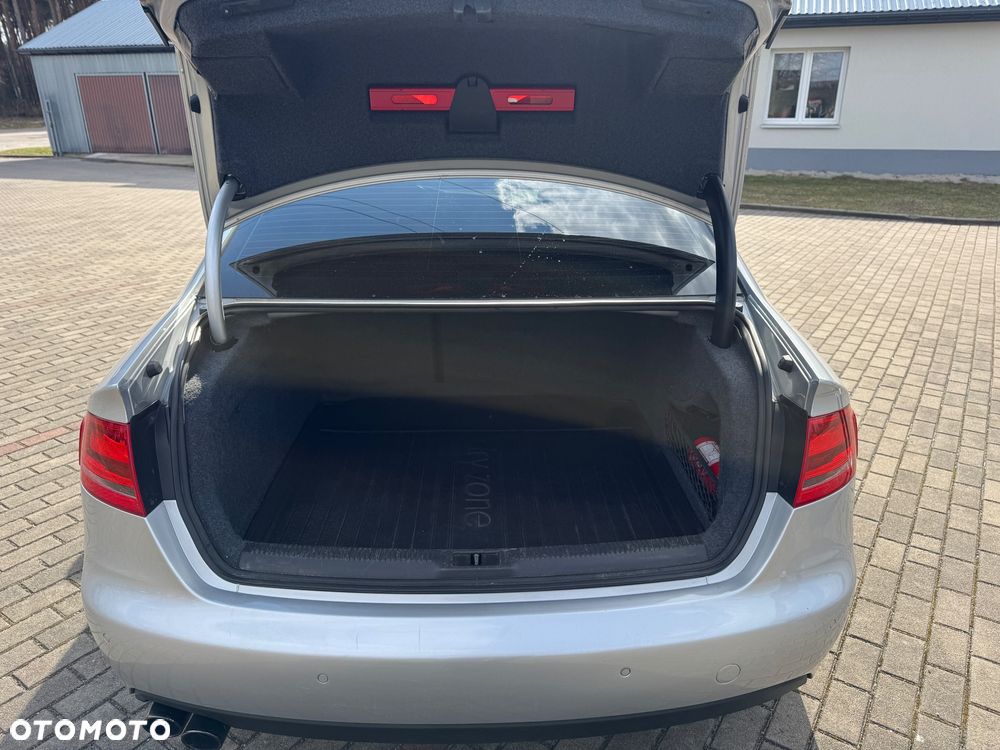 Audi A4 Limousine - 9
