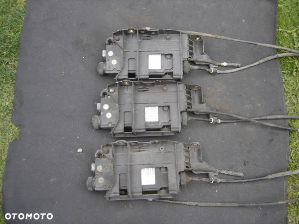 Renault Scenic 2 mechanizm elektryczny hamulca postojowego