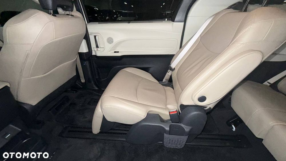 Toyota Sienna - 24