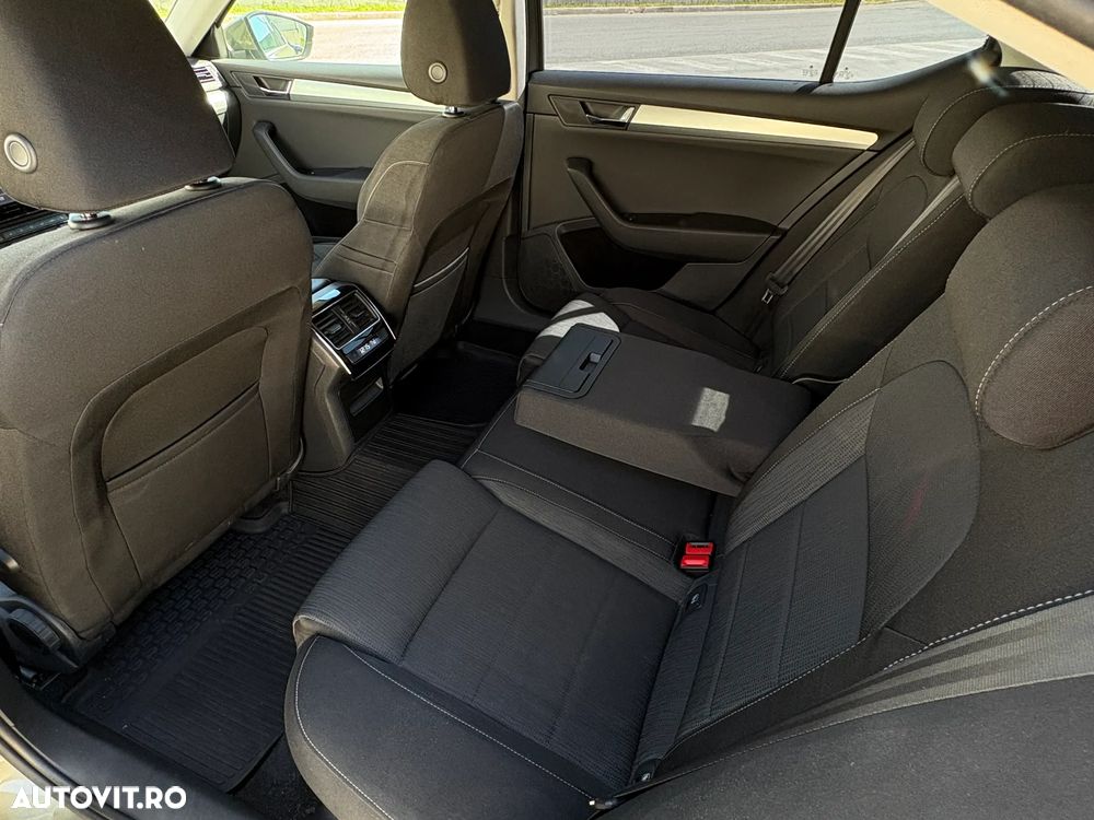 Skoda Superb 2.0 TDI DSG Ambition - 8