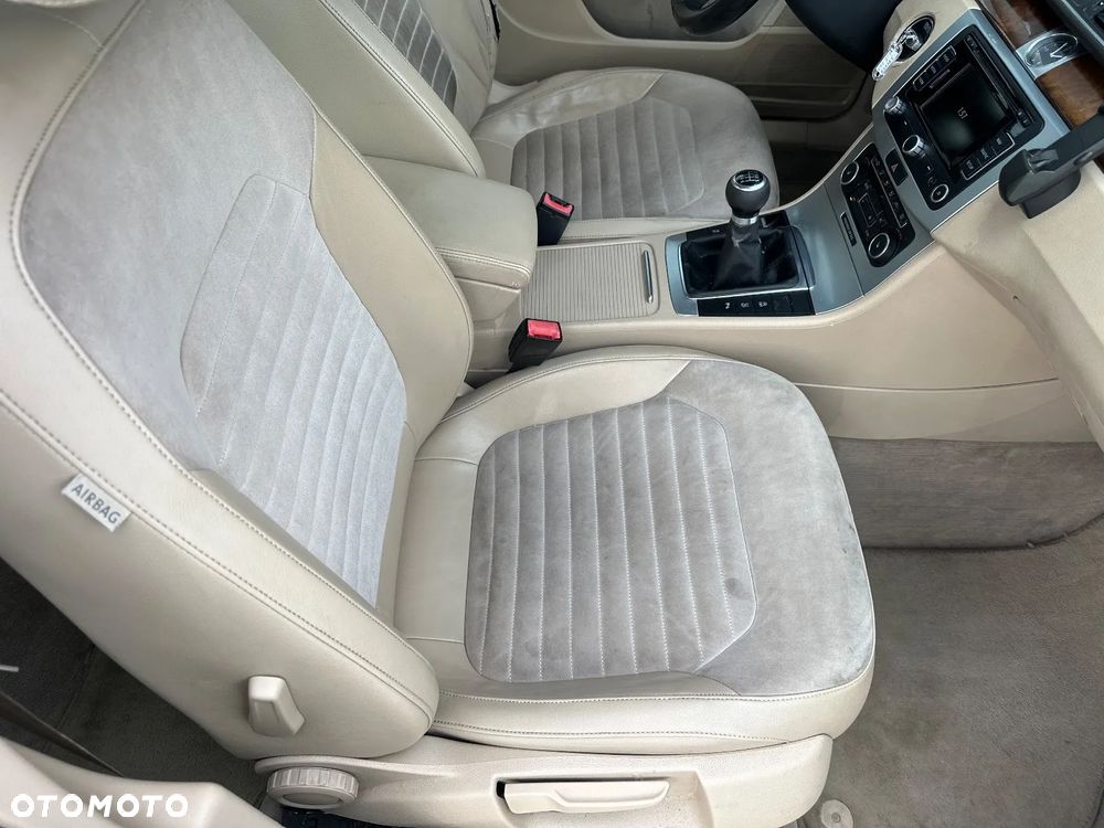 Volkswagen Passat 2.0 Blue TDI SCR Highline - 16