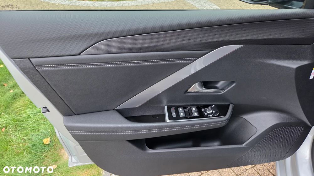 Opel Astra VI 1.2 T GS Line S&S - 11