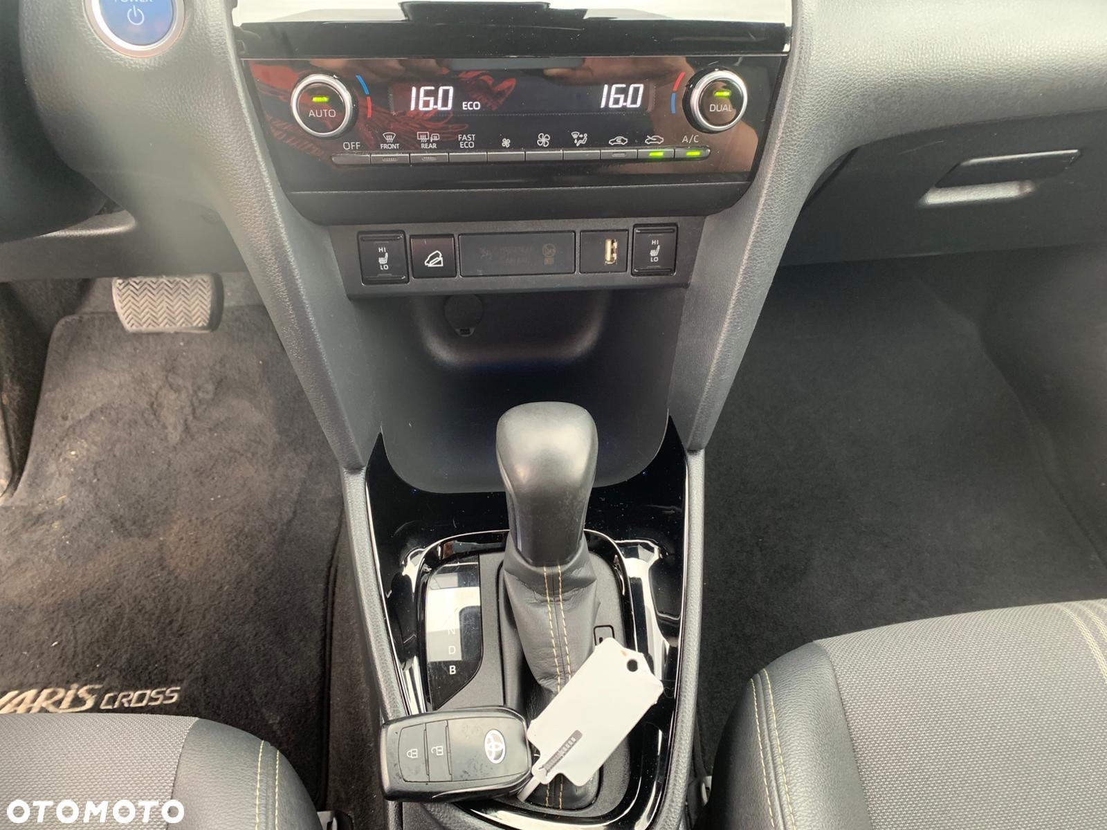 Toyota Yaris Cross Hybrid 1.5 Premiere Edition 4x4 - 20