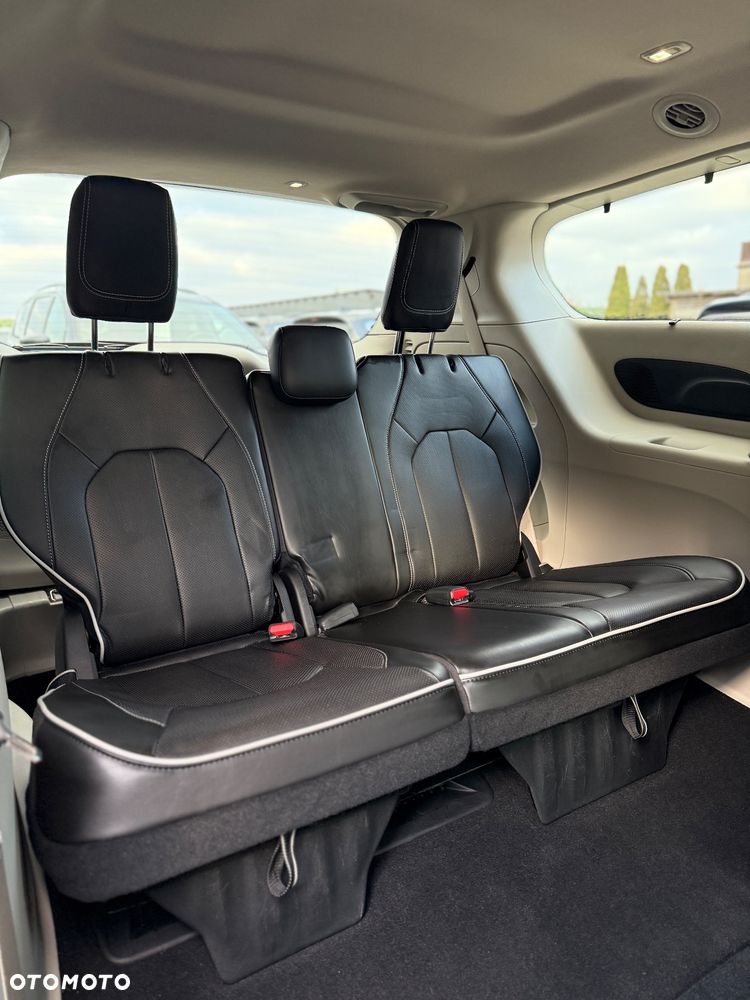 Chrysler Pacifica - 25