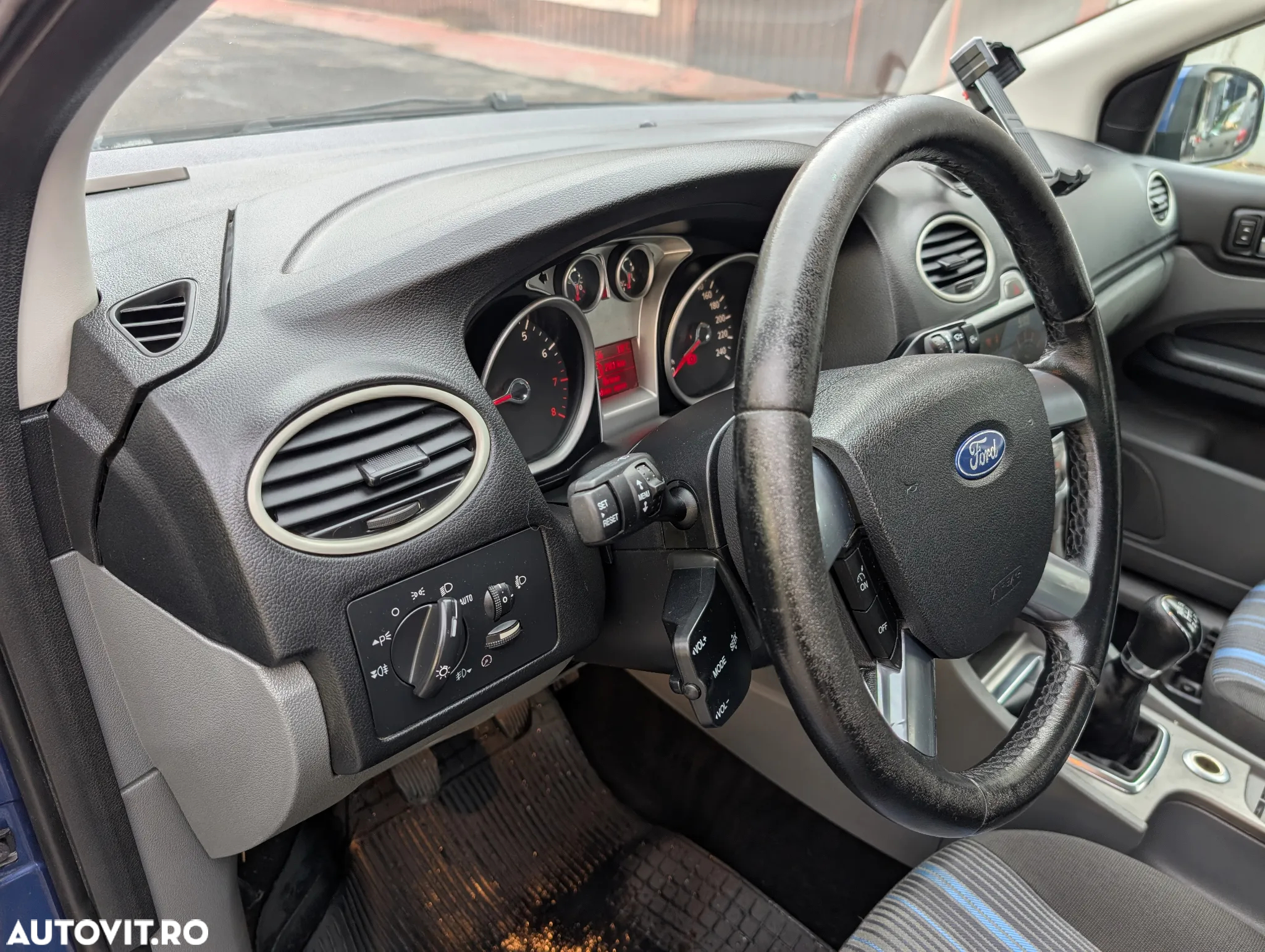 Ford Focus 1.6 Ti-VCT Titanium - 27