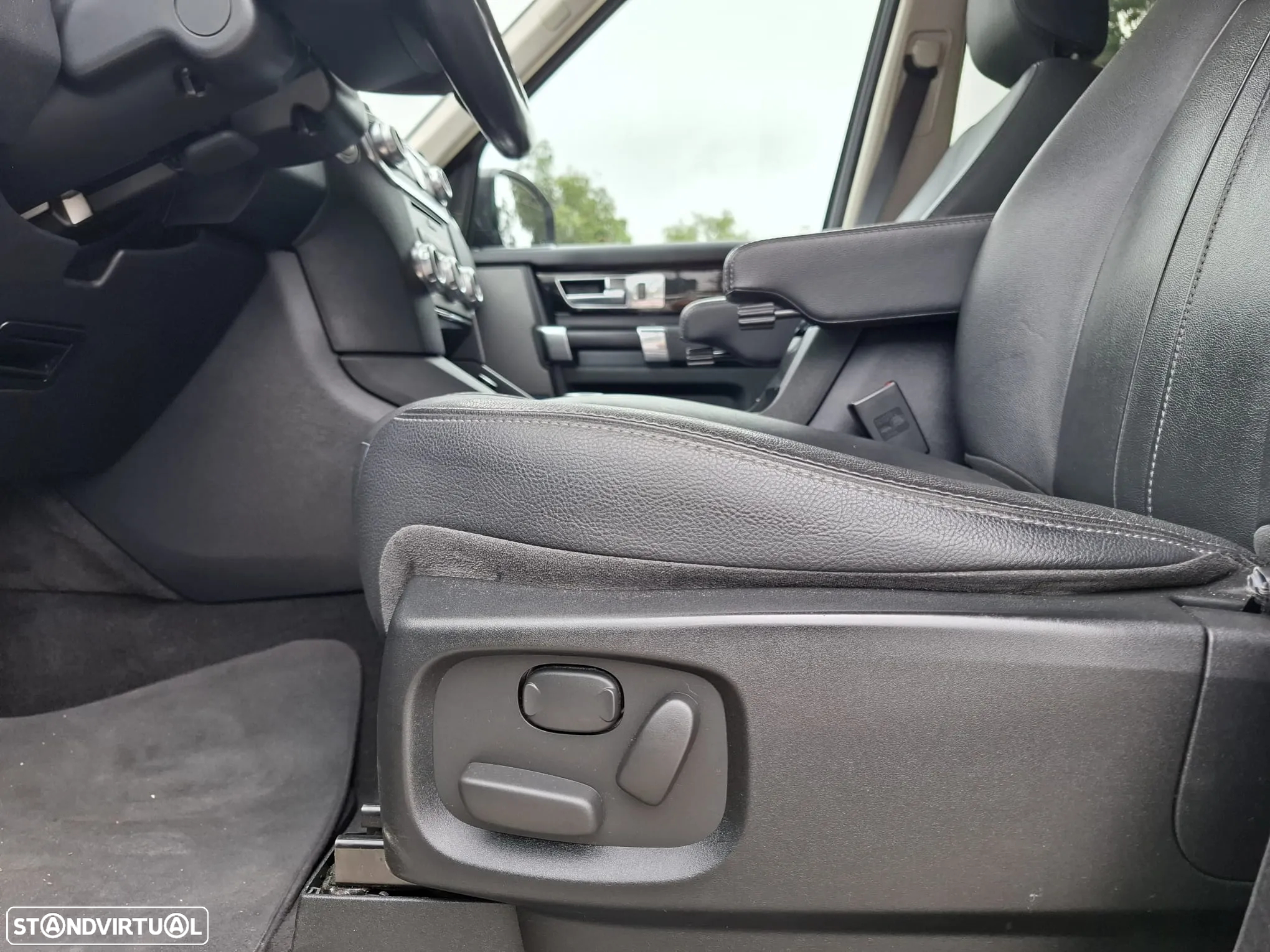 Land Rover Discovery SD V6 HSE - 26