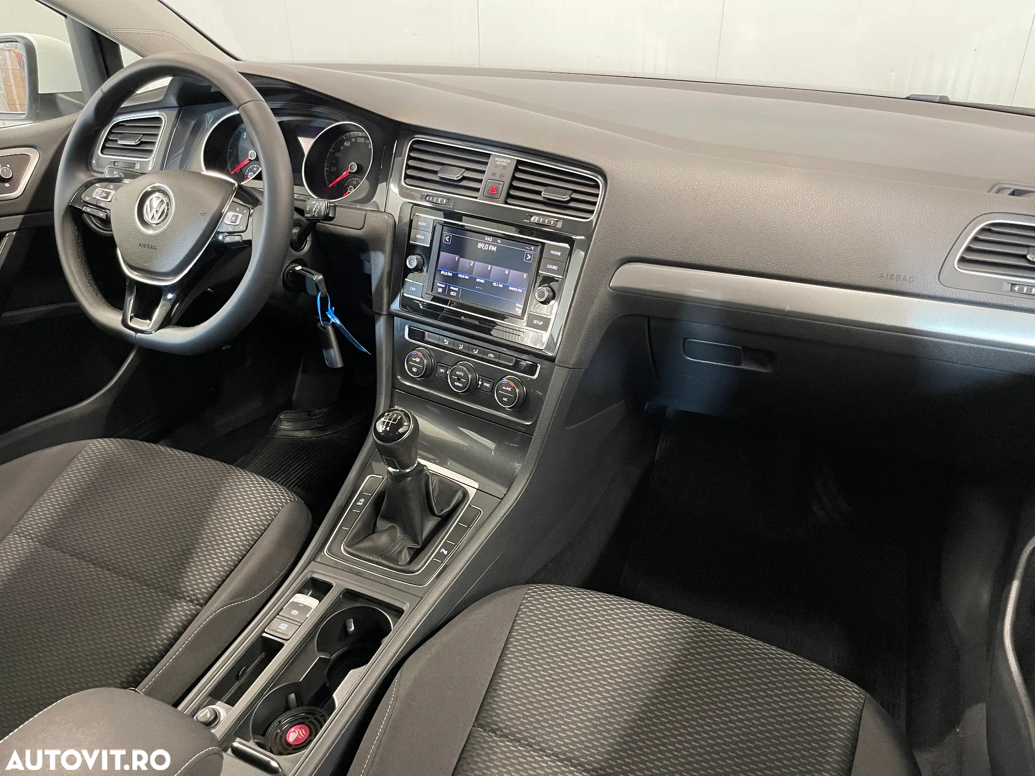 Volkswagen Golf 1.6 TDI Trendline - 8