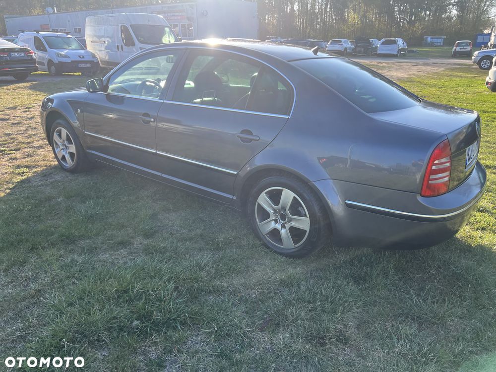 Skoda Superb 2.8 V6 Elegance Tiptr - 3