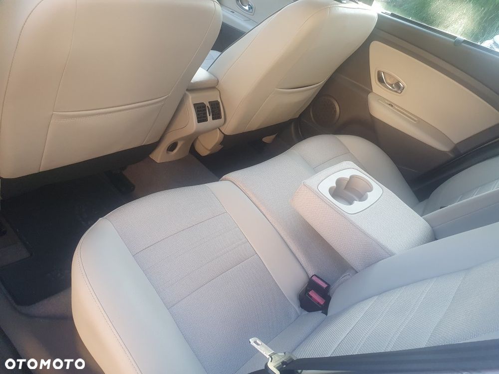 Renault Fluence 1.6 16V Privilege - 10
