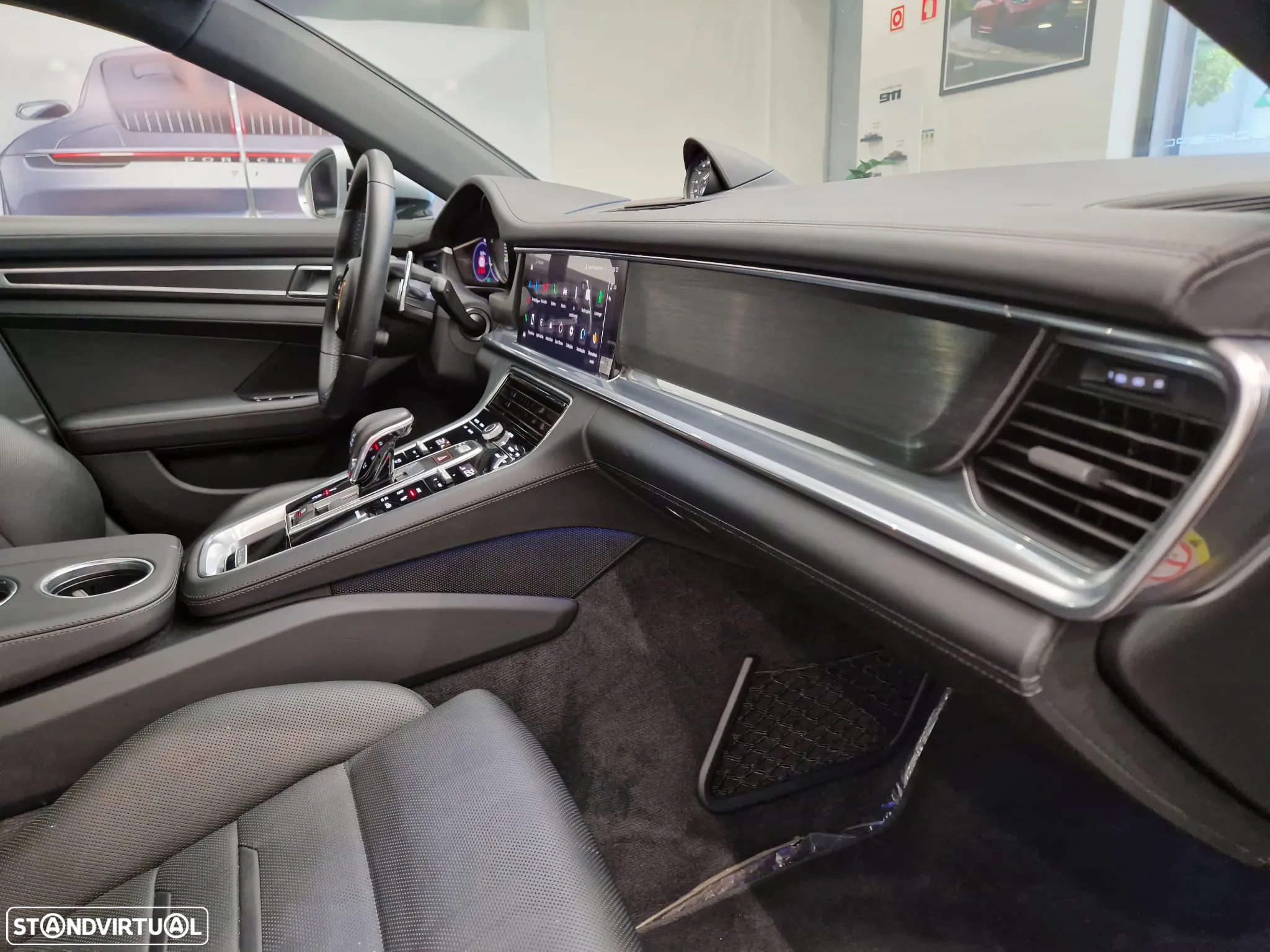 Porsche Panamera 4 E-Hybrid Platinum Edition com PDLS - 26