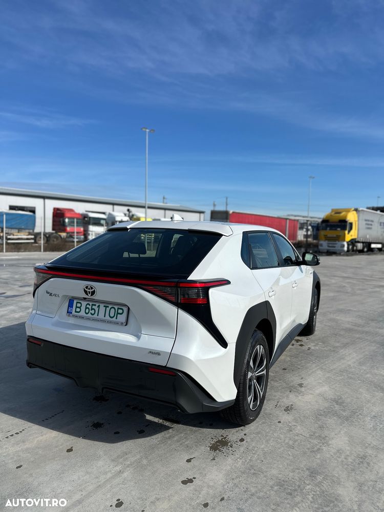 Toyota BZ4X 160 KW AWD (4x4) Dynamic - 8