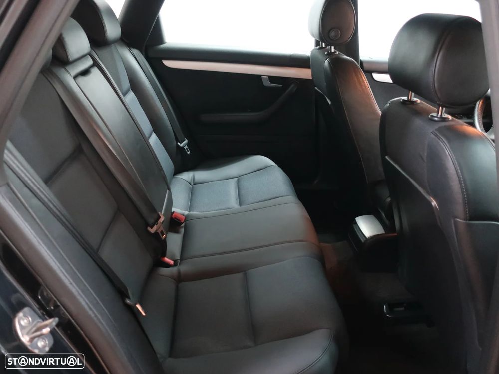 Audi A4 Avant 1.9 TDI m6 S-Line - 23