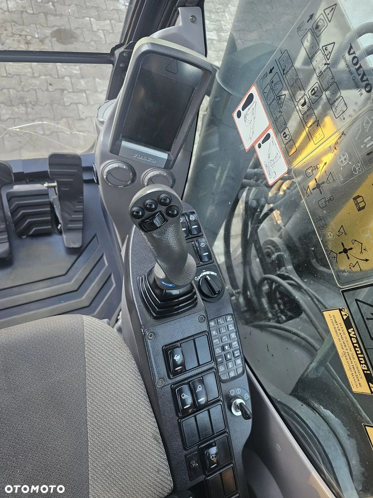 Volvo ECR235CL - 12