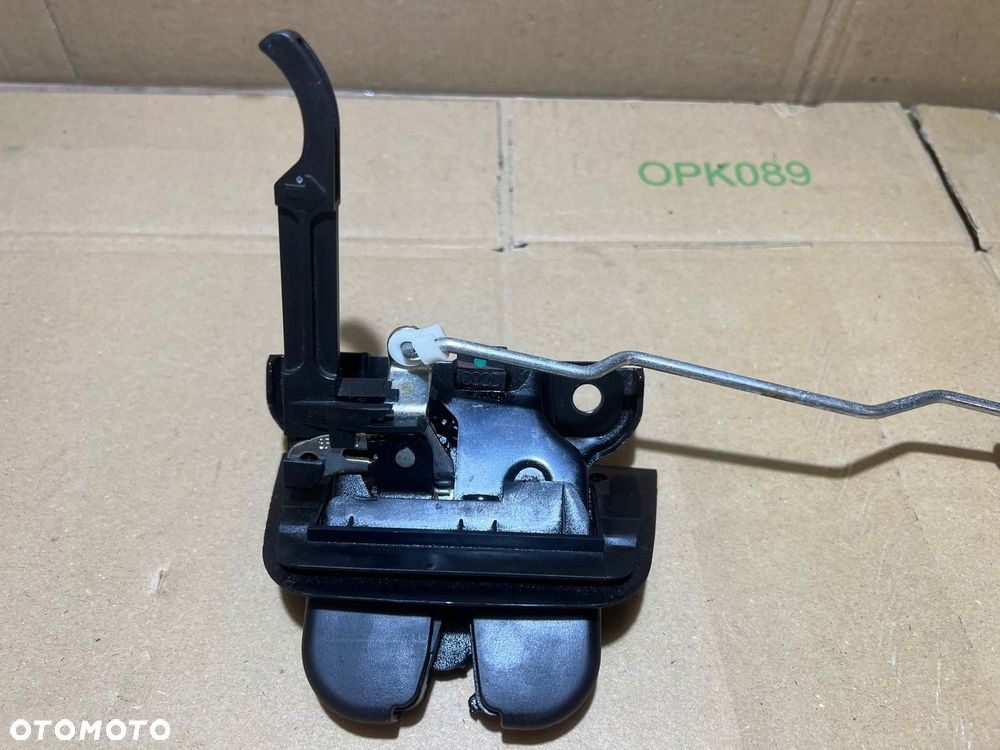 AUDI A3 8P 3D ZAMEK KLAPY BAGAŻNIKA TYŁ 8P3827520A - 4