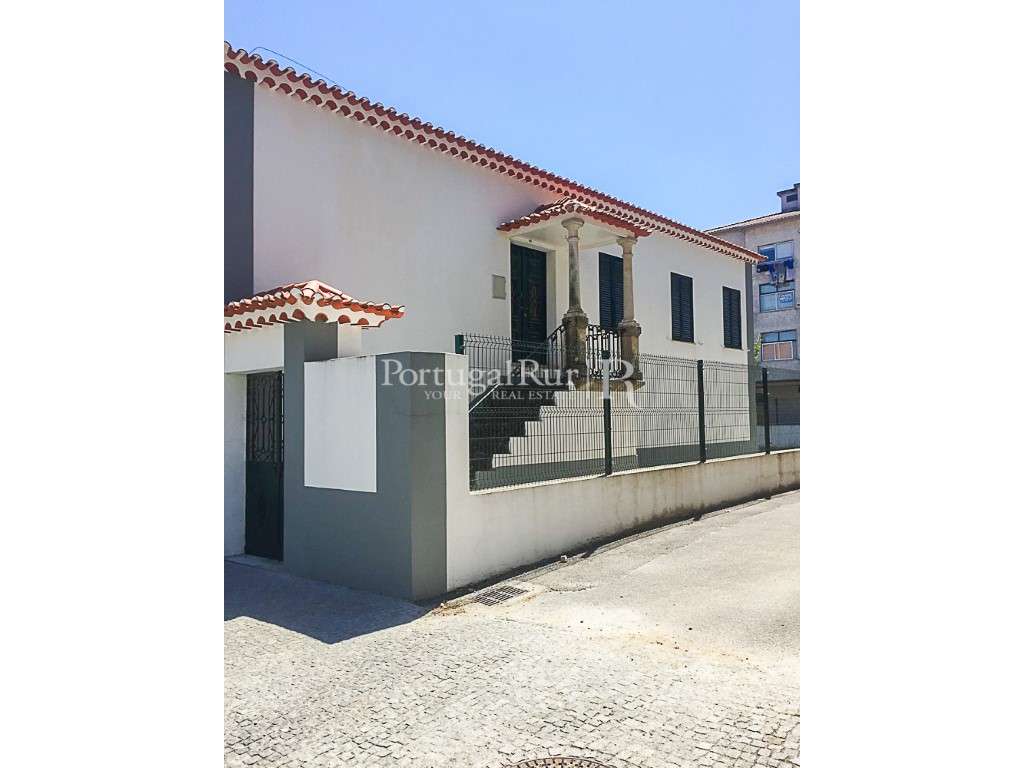 Casa Senhorial do Século XIX no Centro de Carregal do Sal - Grande imagem: 4/9