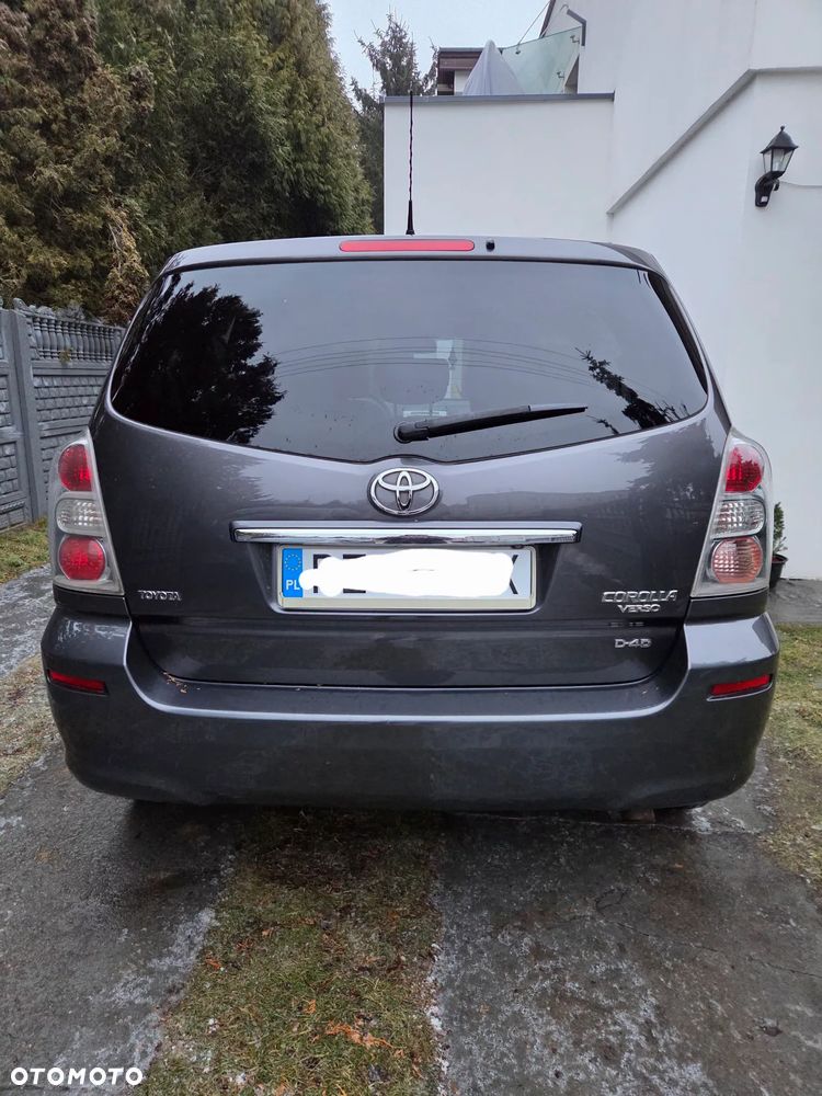Toyota Corolla Verso 2.2 D-4D X 7os - 3