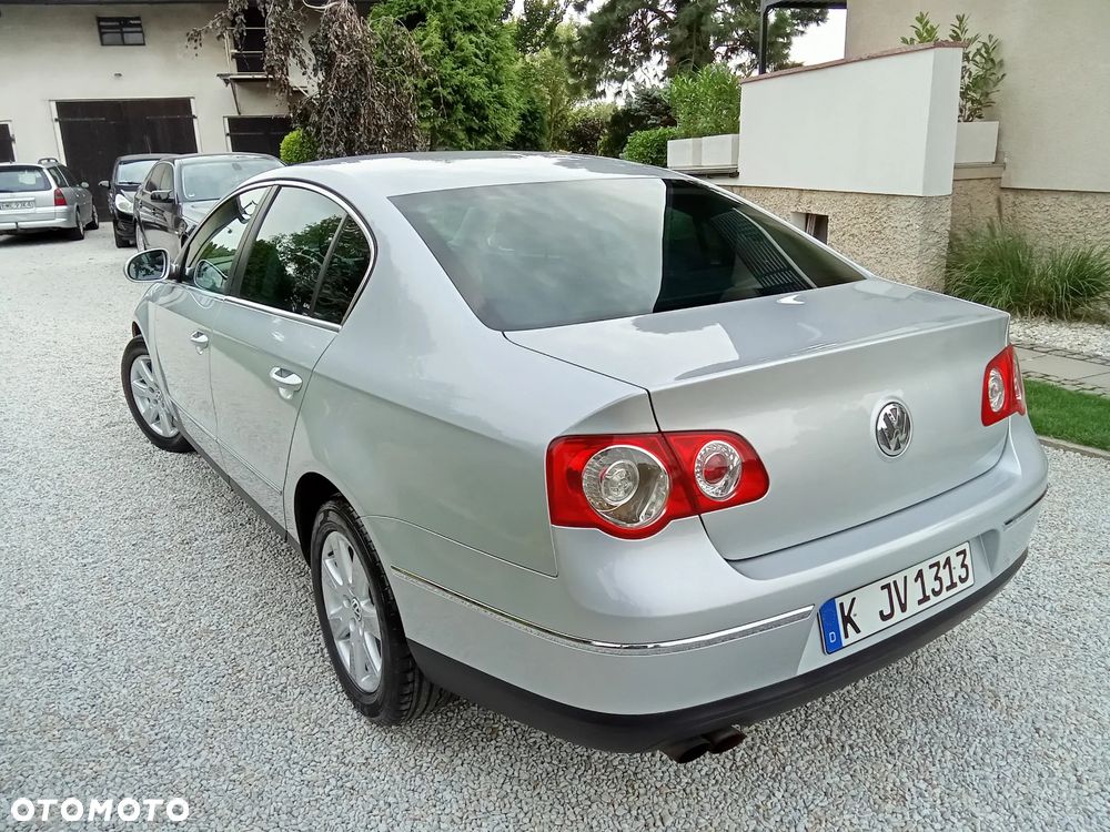 Volkswagen Passat - 4
