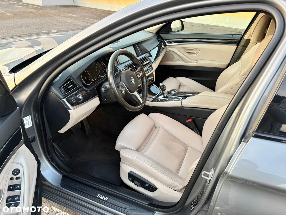 BMW Seria 5 520d xDrive - 24
