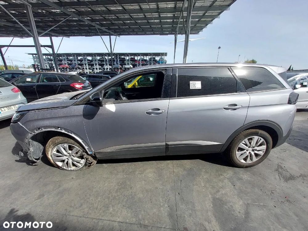 Peugeot 5008 - 8