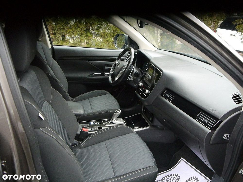 Mitsubishi Outlander - 28