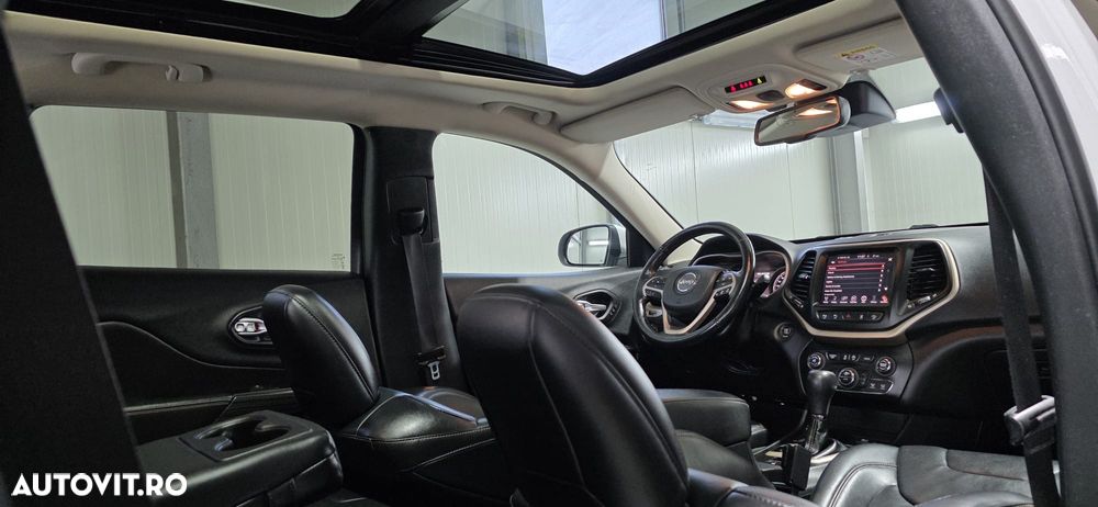 Jeep Cherokee - 15
