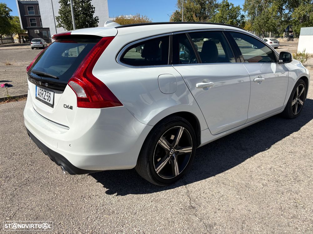 Volvo V60 2.4 D6 R-Design Sum.AWD Phev - 9