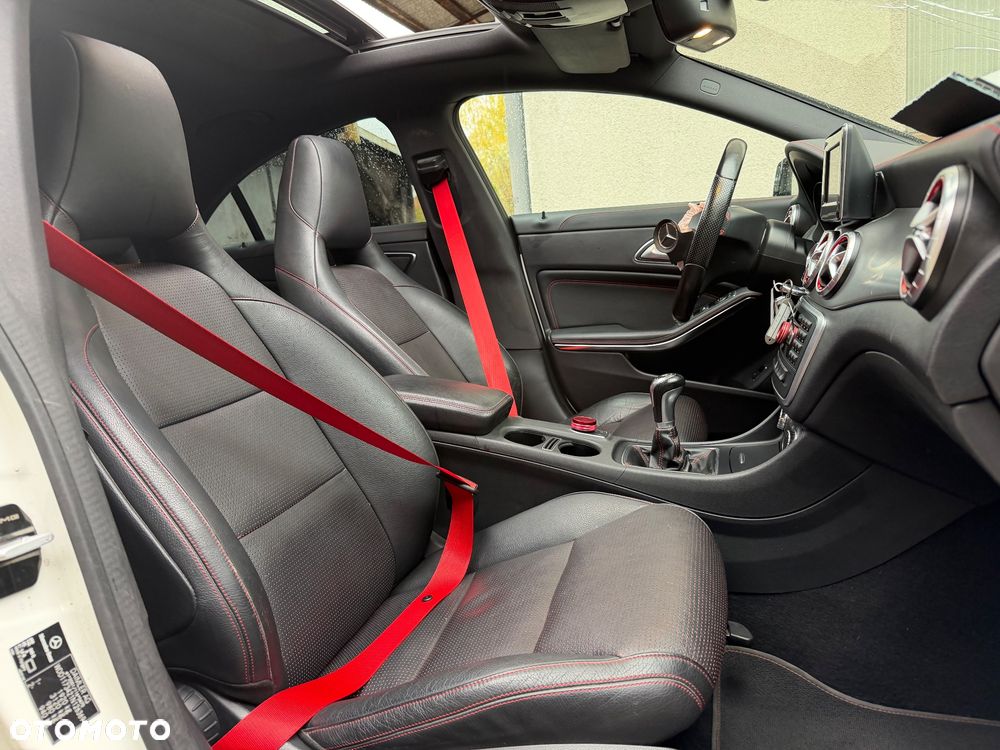 Mercedes-Benz CLA 180 AMG Line - 3