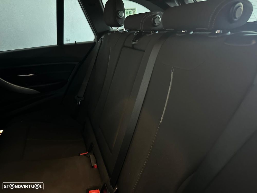 BMW 320 d Pack M - 41