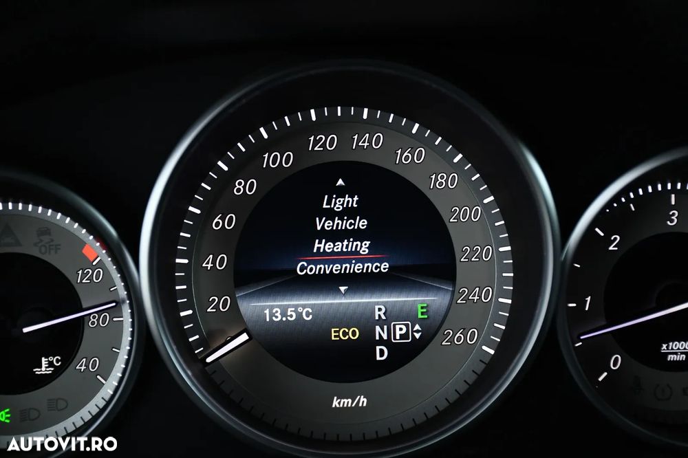 Mercedes-Benz E 300 BLUETEC 7G-TRONIC Avantgarde - 26