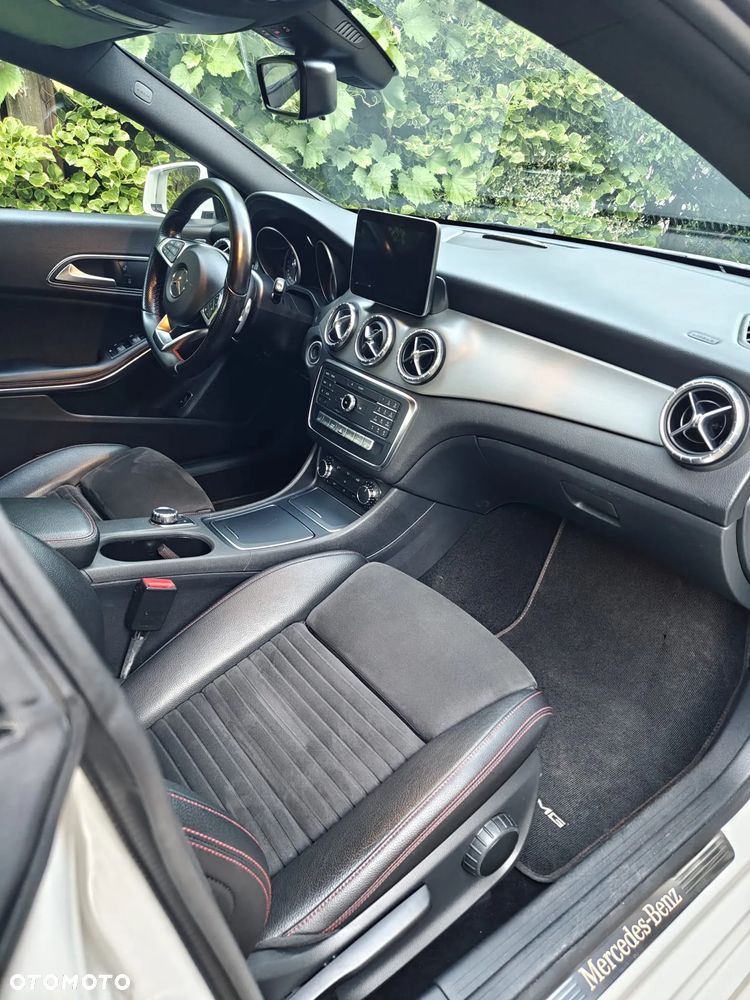 Mercedes-Benz CLA 220 4-Matic AMG Line - 23
