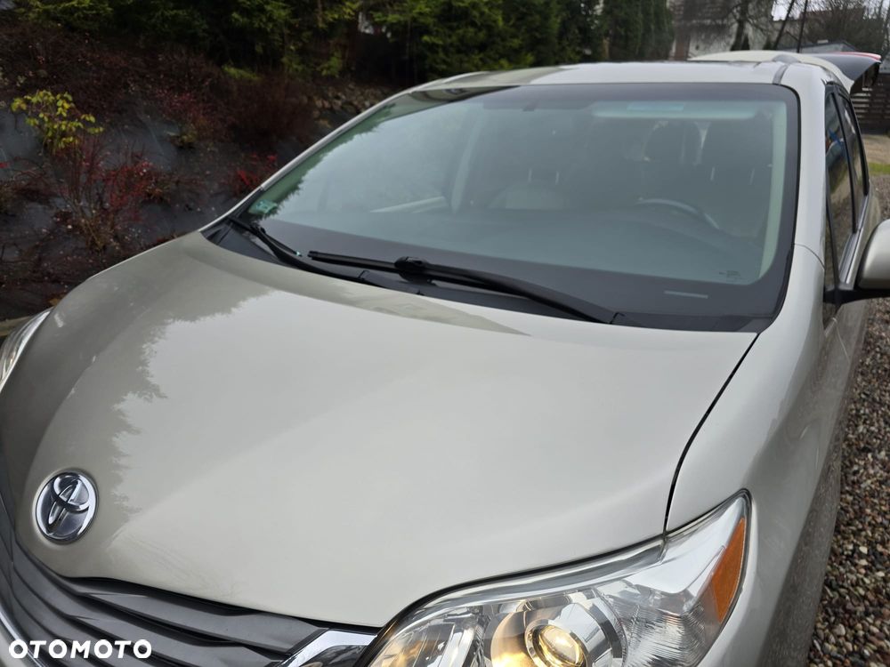 Toyota Sienna 3.5 XLE AWD - 7